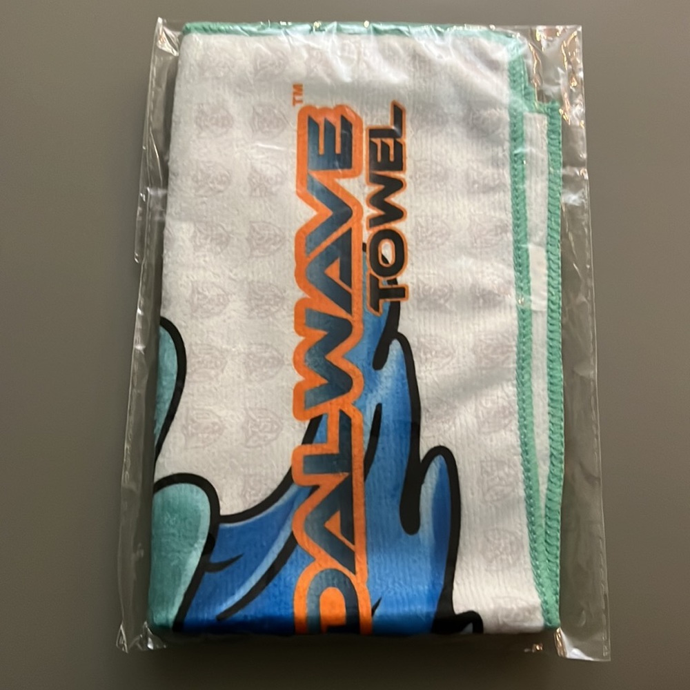DOLPHINS Tidal wave sport towel🆕